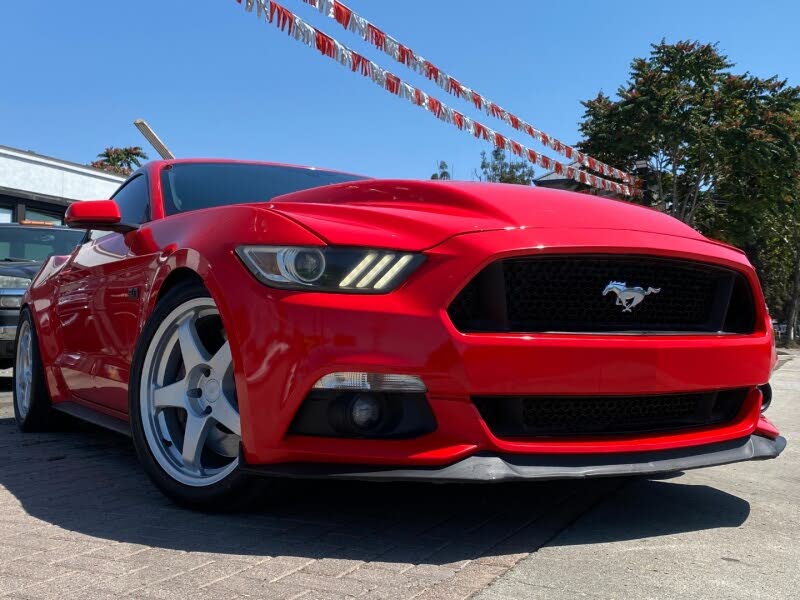 Mustang GT Premium Coupe RWD 452 €