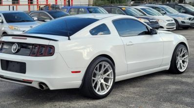 Ford Mustang V6 Premium RWD – 332 €