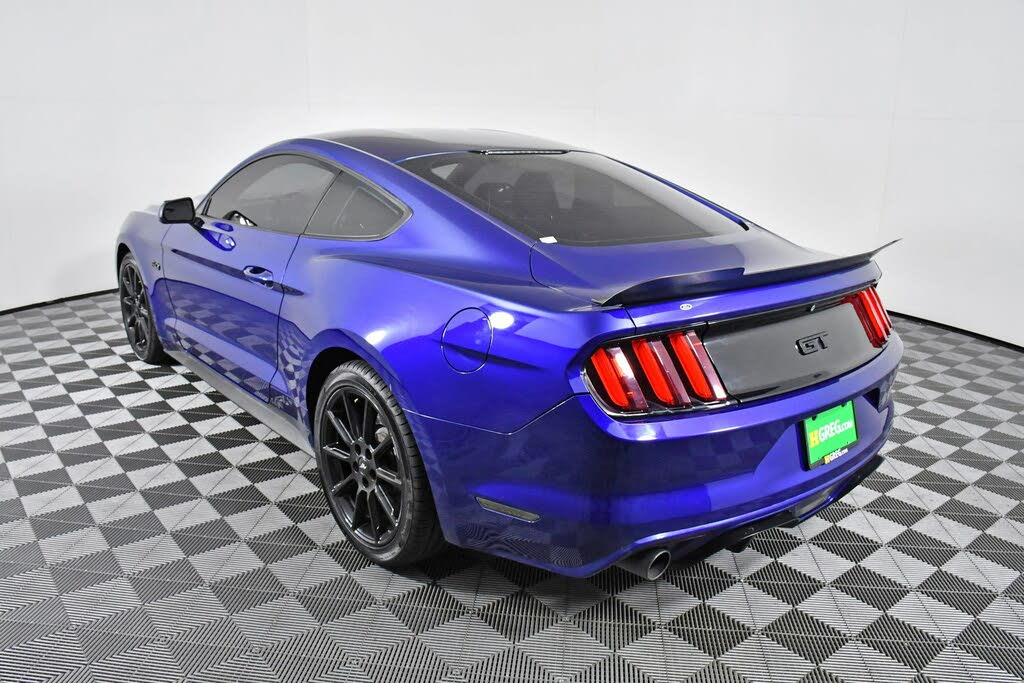 Ford Mustang GT Coupe 423 €